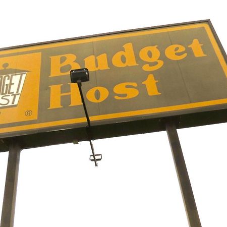 Budget Host Airport Inn Уотървил Екстериор снимка