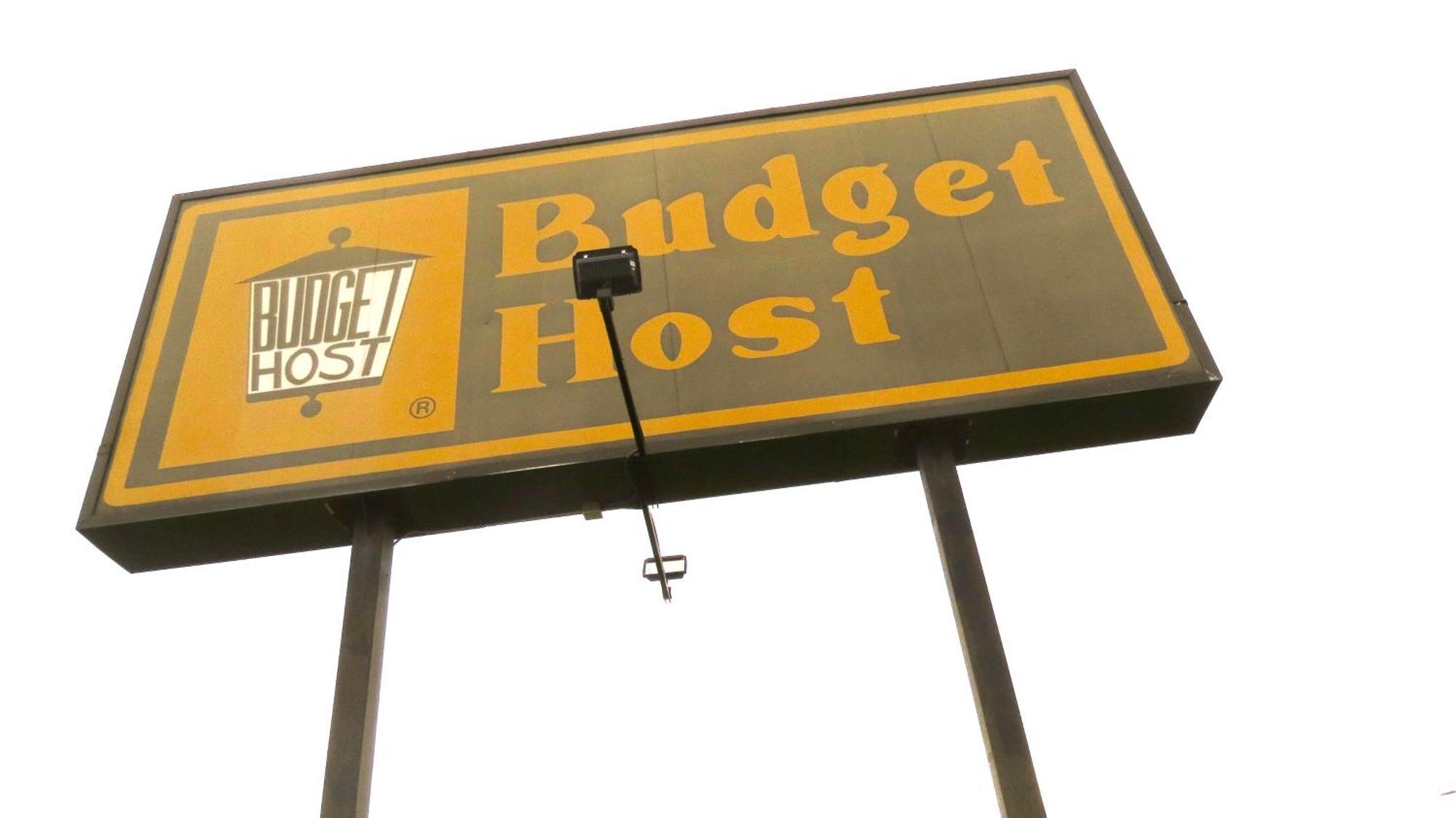 Budget Host Airport Inn Уотървил Екстериор снимка