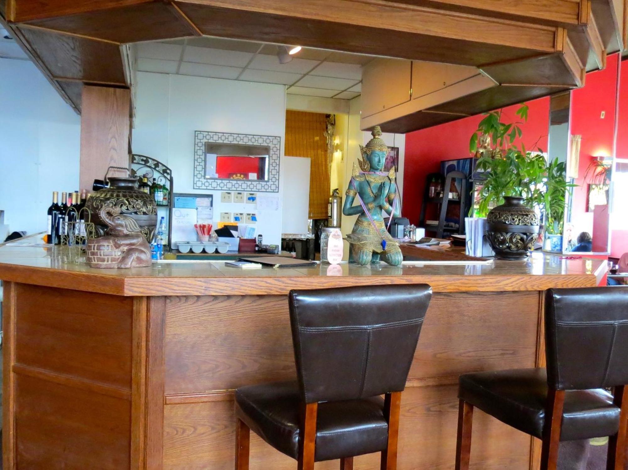 Budget Host Airport Inn Уотървил Екстериор снимка
