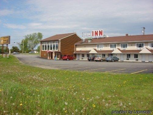 Budget Host Airport Inn Уотървил Екстериор снимка